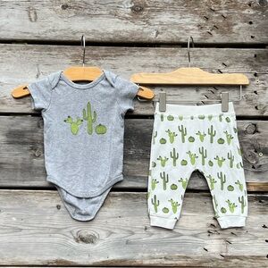 M + A Monica & Andy Organic Cotton Cactus Outfit Set Onesie and Leggings 3-6M